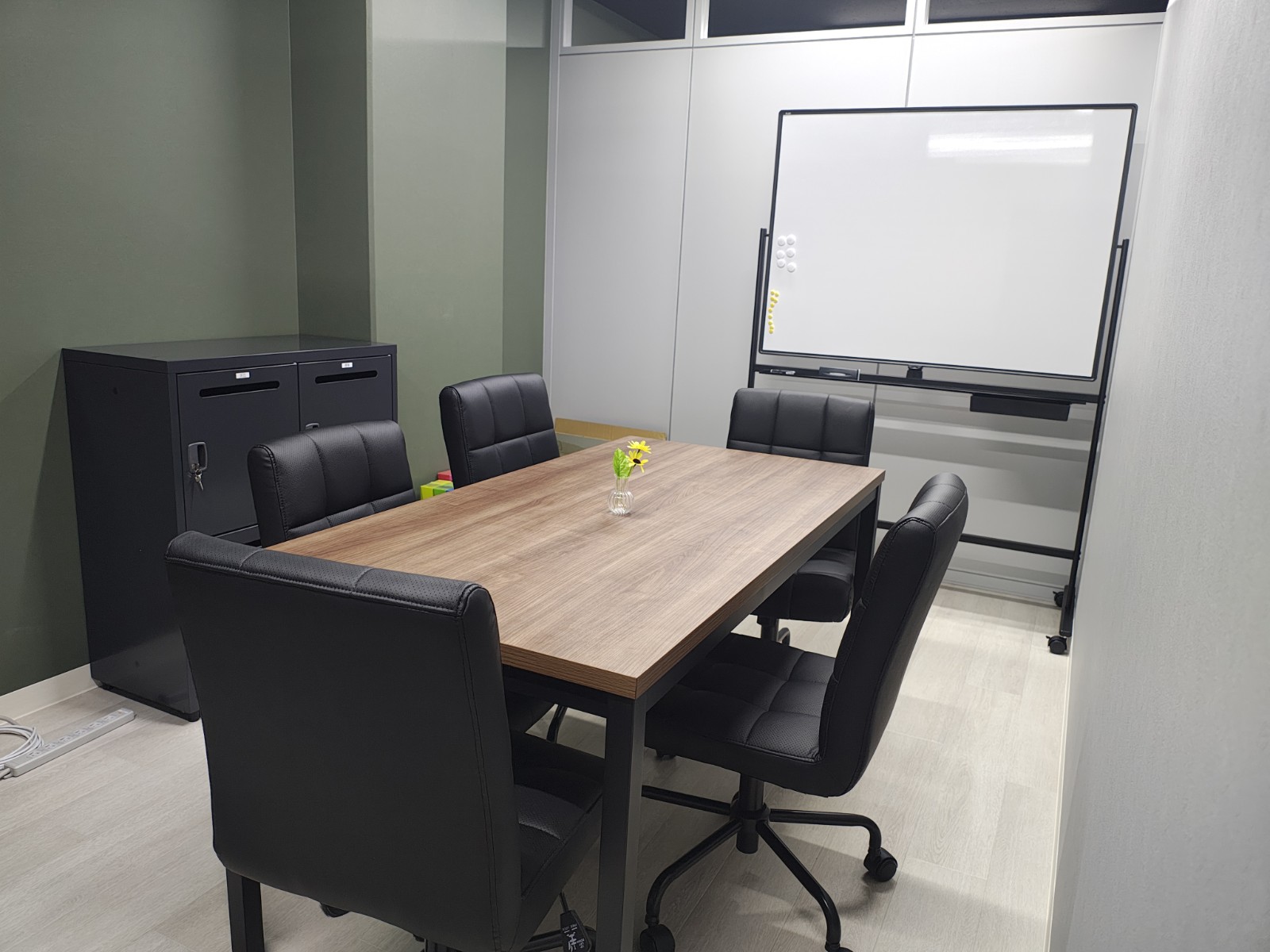 テックエキスパート梅田オフィス内観1